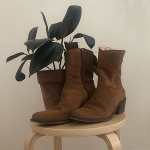 UO Urban Outfitters brown suede cowboy boots.